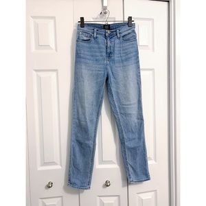 BDG High-Waisted Girlfriend Jeans - Light Wash